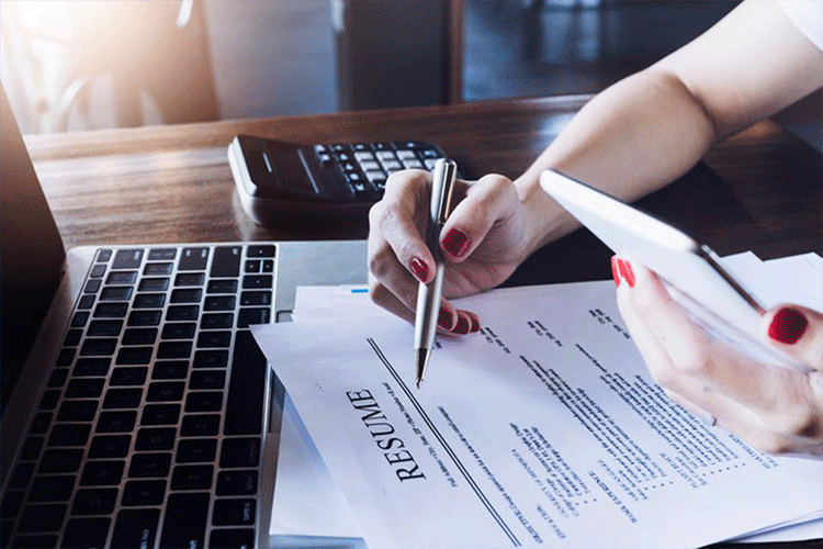 با دوری از این ۷ اشتباه رایج، یک رزومه حرفه‌ای بنویسید