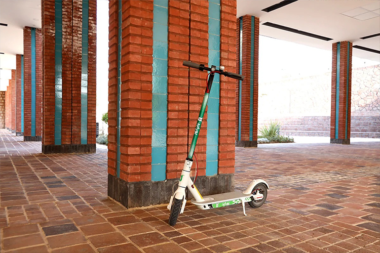 گردشگری در باغ هنر تهران با اسکوترهای هوشمند یوراید